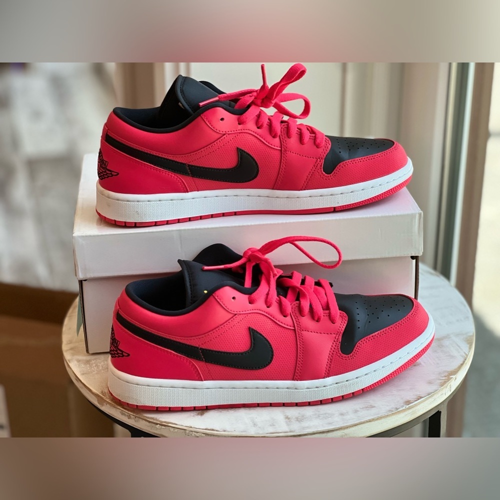 Nike Air Jordan 1 Low Siren Red size 10.5m 12w VNDS